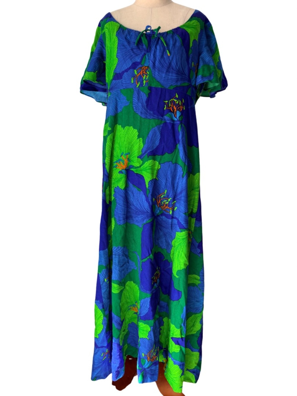 VTG 60s Hawaiian Barkcloth Empire Waist Bell Sleeve Maxi Vibrant Dress MCM Mod M